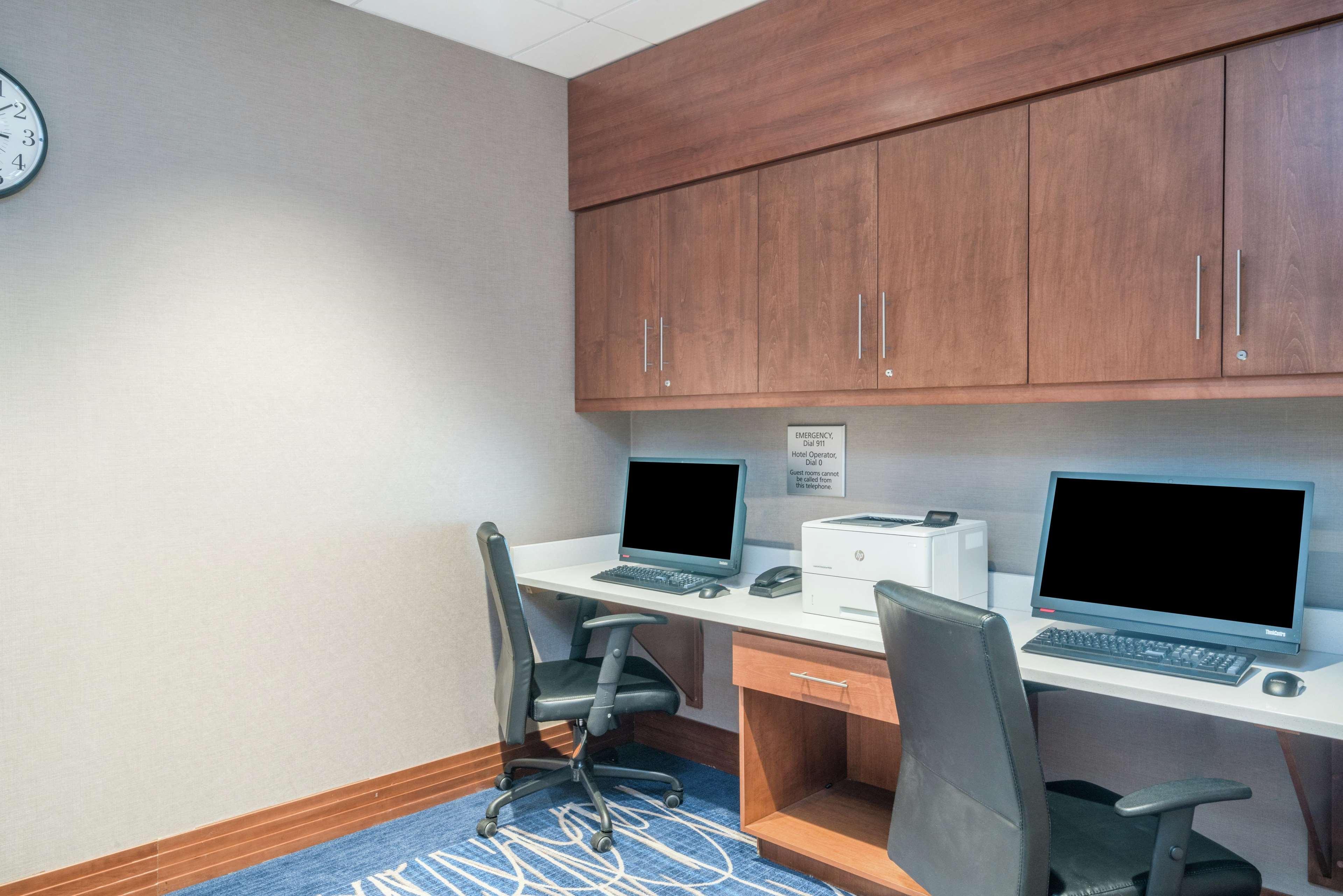 Hotel Hampton Inn & Suites Newburgh Stewart Airport, Ny 3*